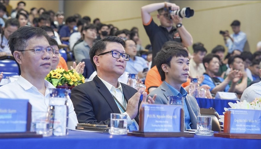 undefined THACO đồng hành cùng học sinh - sinh viên miền Trung