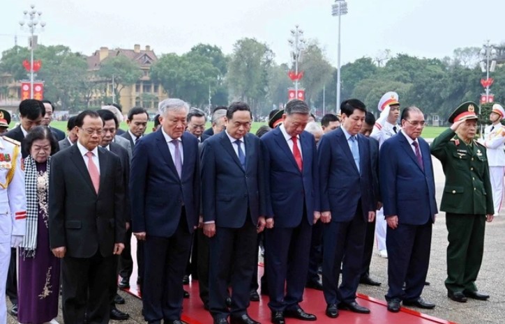 50 năm Thống nhất đất nước: Lãnh đạo Đảng, Nhà nước vào Lăng viếng Chủ tịch Hồ Chí Minh