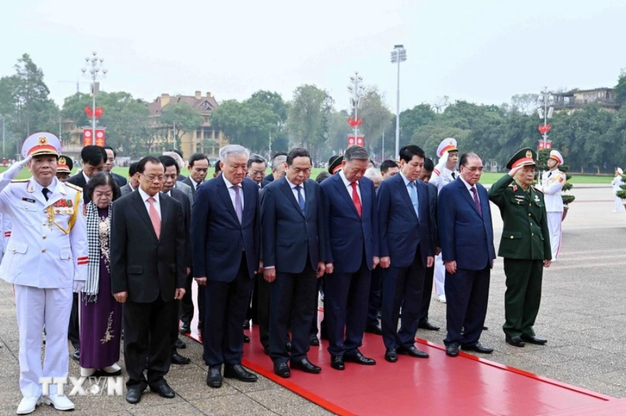 50 năm Thống nhất đất nước: Lãnh đạo Đảng, Nhà nước vào Lăng viếng Chủ tịch Hồ Chí Minh