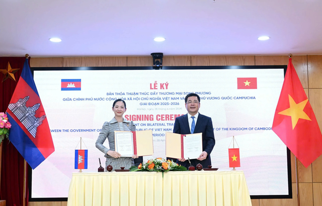 Viet Nam, Cambodia sign new agreement on promoting trade ties- Ảnh 1.