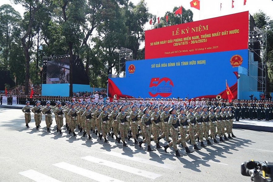 Buổi lễ có chương trình diễu binh của nhiều binh chủng. Ảnh: Đỗ Doãn