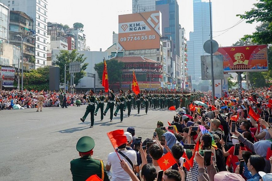 Buổi lễ thu hút hàng nghìn người dân tham gia. Ảnh: Đỗ Doãn