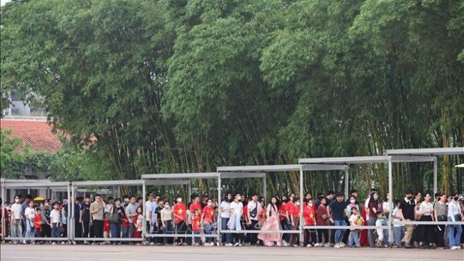 Hà Nội dành hàng trăm nghìn suất quà tặng du khách, nhân dân viếng Lăng Bác