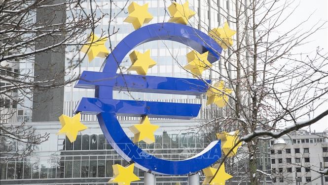 Kinh tế khu vực đồng euro tăng trưởng vượt dự báo trước lo ngại thuế quan Mỹ