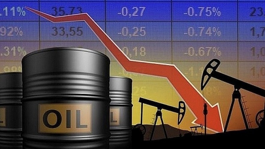 Ngày 1/5: Giá dầu thế giới giảm xuống mức thấp nhất trong vòng 3,5 năm qua
