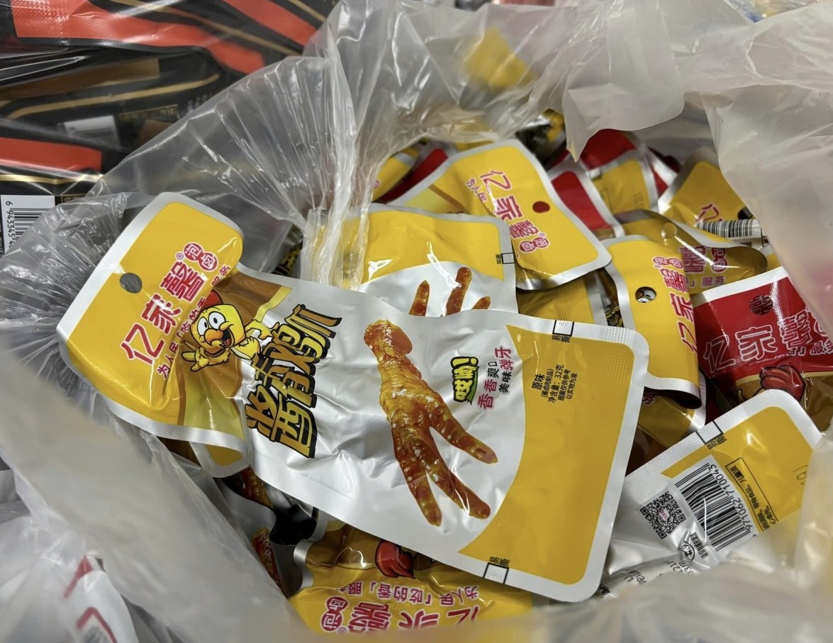 Hải Dương truy quét đồ ăn nhập lậu bán cho học sinh