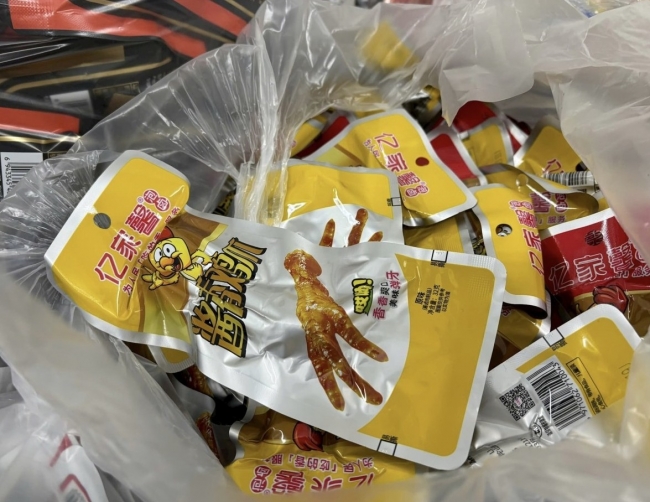 Hải Dương truy quét đồ ăn nhập lậu bán cho học sinh