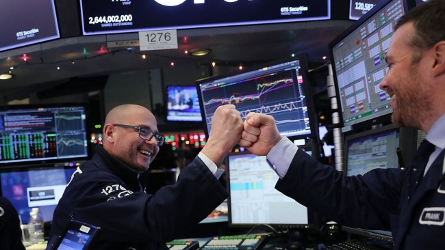 S&P 500 ghi nhận chuỗi leo dốc dài nhất trong hơn 2 thập kỷ