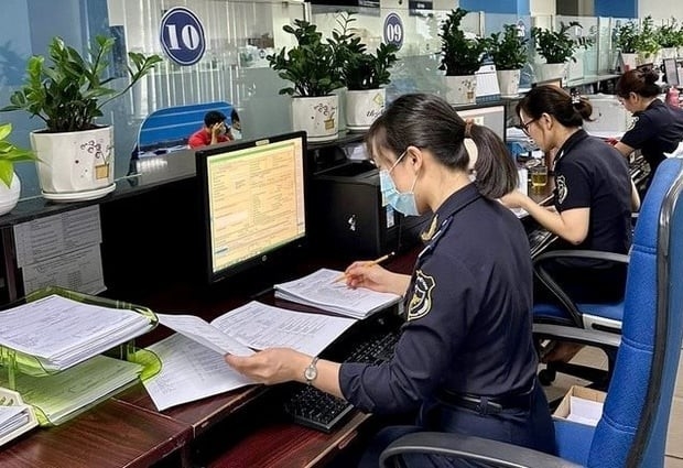 Dừng làm thủ tục hải quan đối với 2 doanh nghiệp nợ thuế