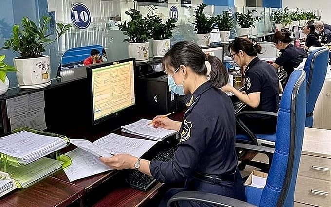 Dừng làm thủ tục hải quan đối với 2 doanh nghiệp nợ thuế