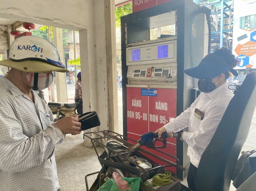 Giá xăng dầu giảm giảm từ 52 đồng/lít -151 đồng/lít Giá xăng dầu giảm giảm từ 52 đồng/lít -151 đồng/lít