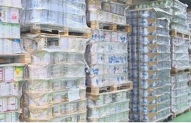 Tập trung thanh kiểm tra, phát hiện sữa, thực phẩm bảo vệ sức khỏe giả Tập trung thanh tra, kiểm tra để ngăn chặn sữa và thực phẩm giả