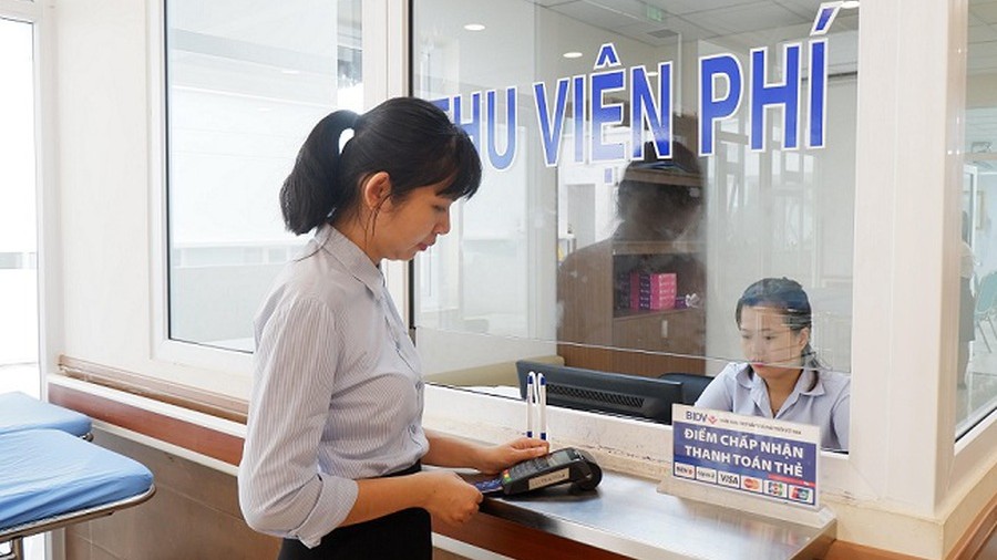 Khám sức khỏe định kỳ cho nhân dân ít nhất mỗi năm một lần, tiến tới miễn viện phí toàn dân