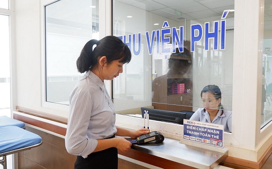 Khám sức khỏe định kỳ cho nhân dân ít nhất mỗi năm một lần, tiến tới miễn viện phí toàn dân Khám sức khỏe định kỳ cho nhân dân ít nhất mỗi năm một lần, tiến tới miễn viện phí toàn dân