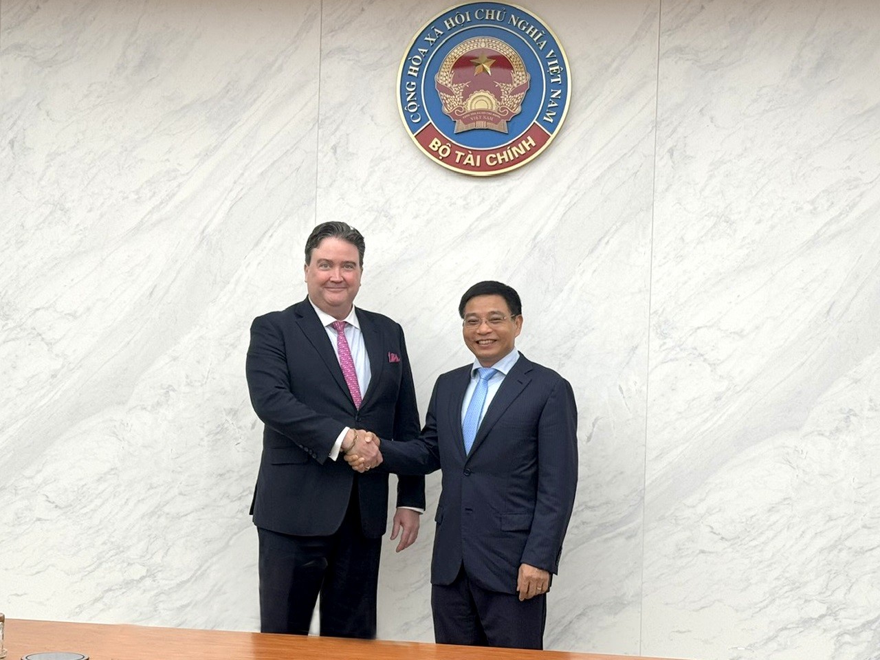 Bộ trưởng Bộ Tài chính Nguyễn Văn Thắng làm việc với Đại sứ Hoa Kỳ Marc E. Knapper