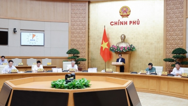 Thủ tướng: Khẩn trương bố trí đủ kinh phí, chi trả cho người nghỉ việc "càng sớm càng tốt"