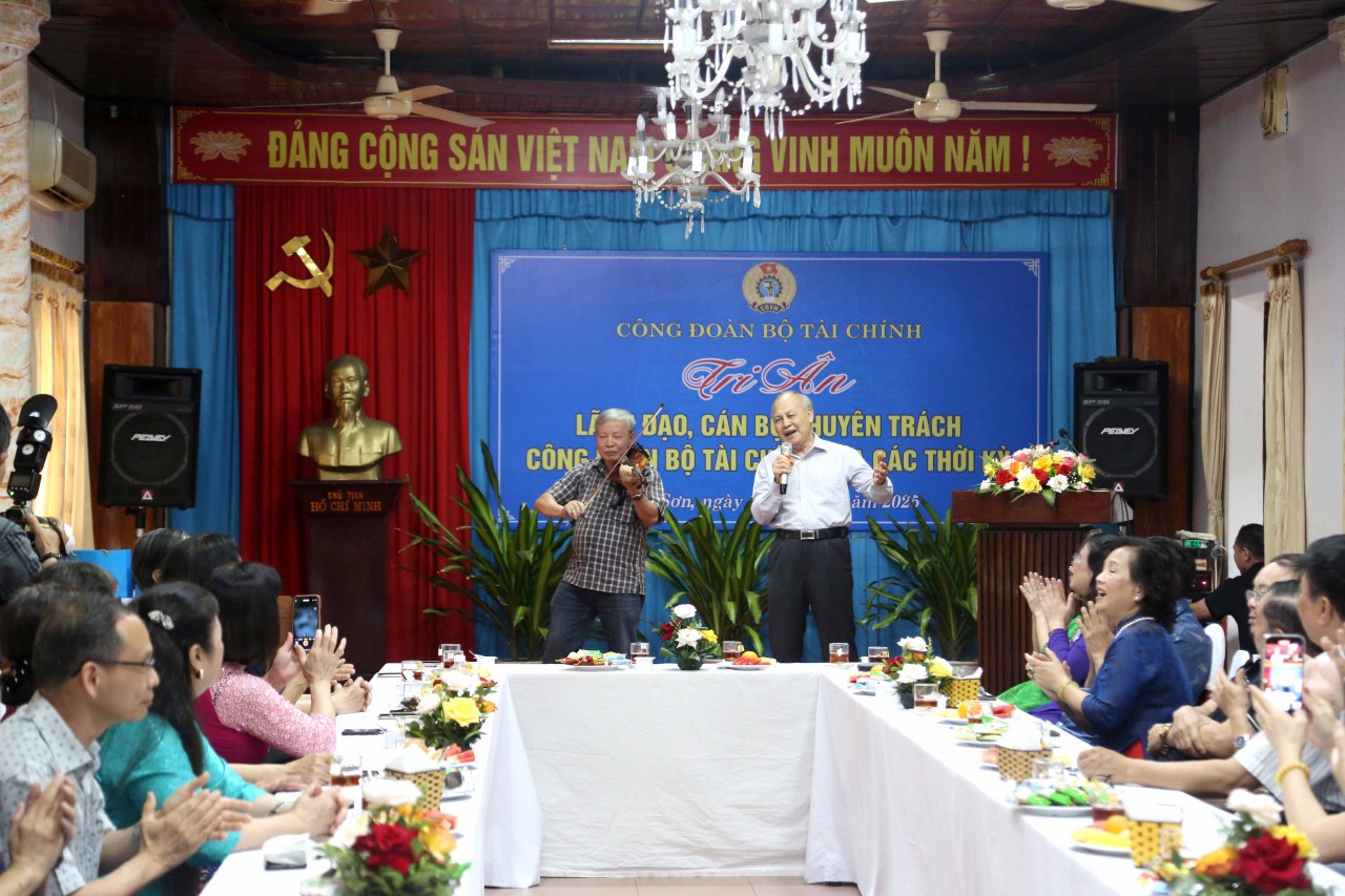 Tri ân lãnh đạo, cán bộ chuyên trách công đoàn Bộ Tài chính qua các thời kỳ