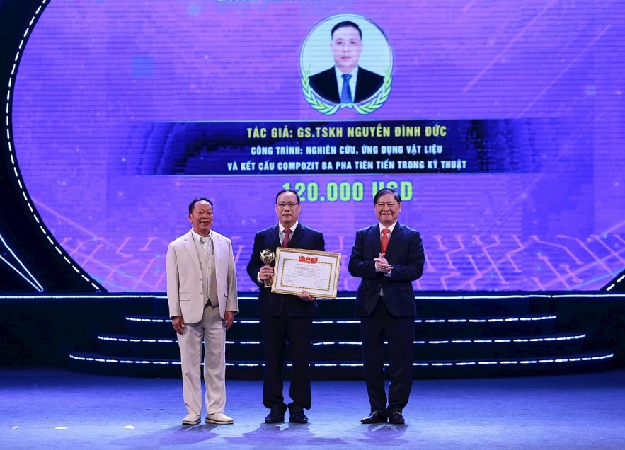 4 nhà khoa học được trao Giải thưởng Bảo Sơn 2024 4 nhà khoa học được trao Giải thưởng Bảo Sơn 2024