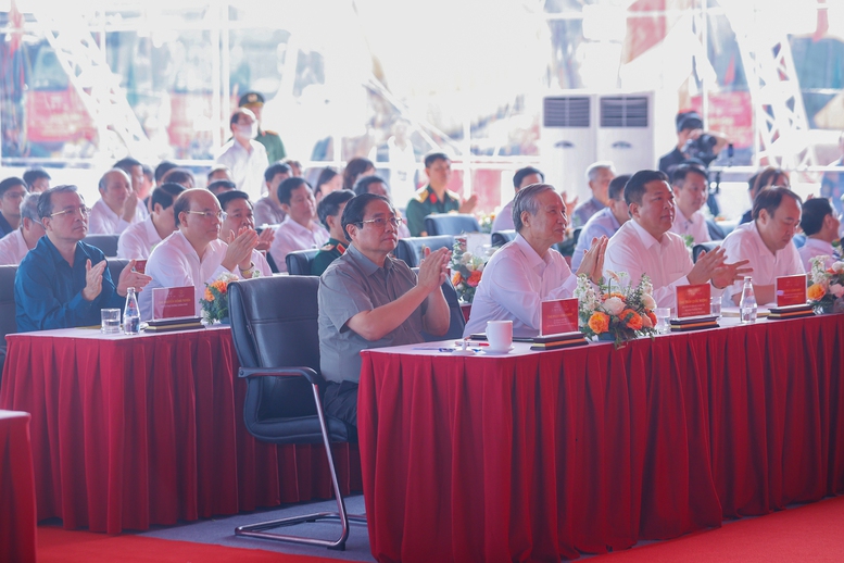 Thủ tướng dự lễ khởi công tuyến cao tốc huyết mạch qua Thái Bình, Nam Định- Ảnh 1. Thủ tướng dự lễ khởi công tuyến cao tốc huyết mạch qua Thái Bình, Nam Định- Ảnh 1.