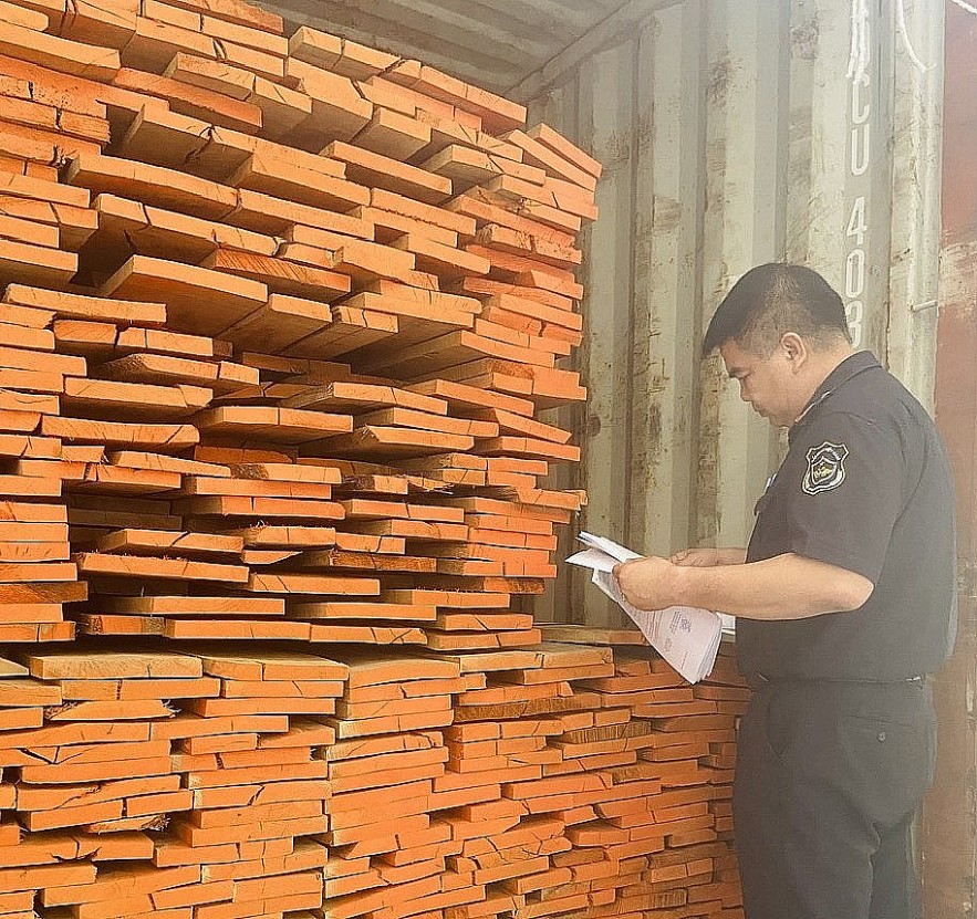 Dừng làm thủ tục hải quan với 3 doanh nghiệp nợ thuế xuất nhập khẩu Dừng làm thủ tục hải quan với 3 doanh nghiệp nợ thuế xuất nhập khẩu