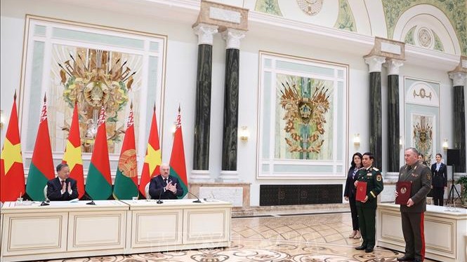 Tổng Bí thư Tô Lâm và Tổng thống Aleksandr Lukashenko chứng kiến lễ ký các văn kiện hợp tác giữa Việt Nam - Belarus