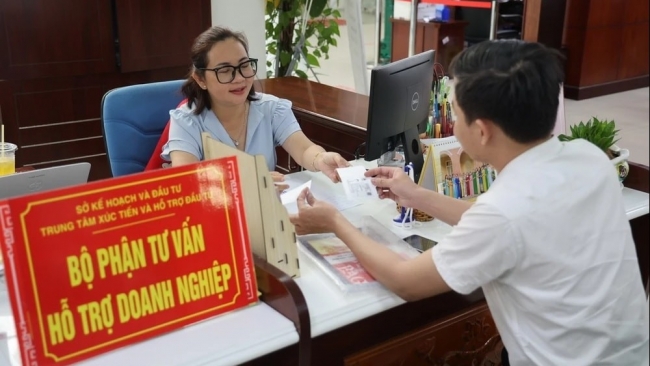 Thủ tướng: Chấm dứt ngay tình trạng doanh nghiệp phải trả chi phí không chính thức trong thực hiện thủ tục hành chính
