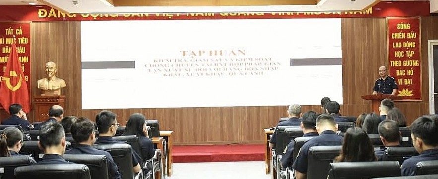 undefined Hải quan tăng cường kiểm soát chống chuyển tải bất hợp pháp, gian lận xuất xứ