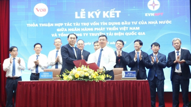 VDB ký kết thỏa thuận cung ứng vốn tín dụng đầu tư cho EVNNPT