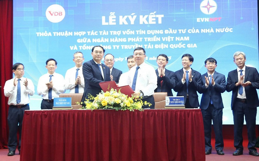 VDB ký kết thỏa thuận cung ứng vốn tín dụng đầu tư cho EVNNPT
