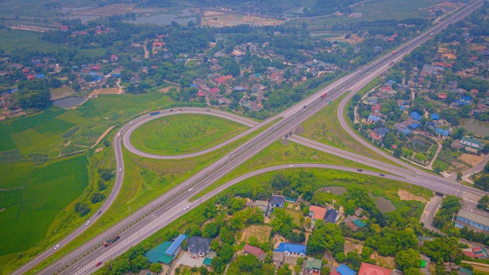 Đầu tư công bứt tốc, thị trường vật liệu và xây lắp đón sóng tăng trưởng