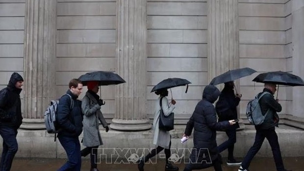 Thị trường lao động Anh vật lộn giữa lúc thuế tăng và nhu cầu tuyển dụng suy yếu