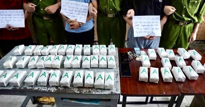 Hải quan triệt phá vụ vận chuyển trái phép 100.000 viên ma tuý hồng phiến
