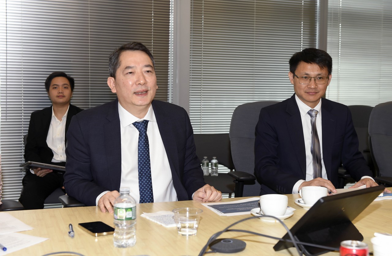 Thứ trưởng Bộ Tài chính Cao Anh Tuấn làm việc với lãnh đạo cấp cao Tập đoàn Intel Thứ trưởng Bộ Tài chính Cao Anh Tuấn làm việc với lãnh đạo cấp cao Tập đoàn Intel