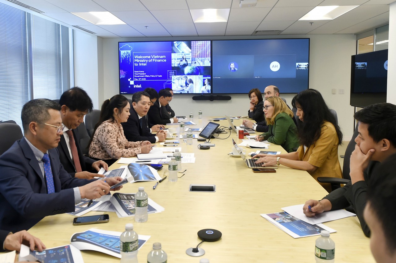 Thứ trưởng Bộ Tài chính Cao Anh Tuấn làm việc với lãnh đạo cấp cao Tập đoàn Intel Thứ trưởng Bộ Tài chính Cao Anh Tuấn làm việc với lãnh đạo cấp cao Tập đoàn Intel