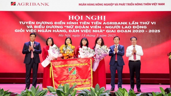Agribank biểu dương “Nữ đoàn viên - Người lao động giỏi việc ngân hàng, đảm việc nhà”