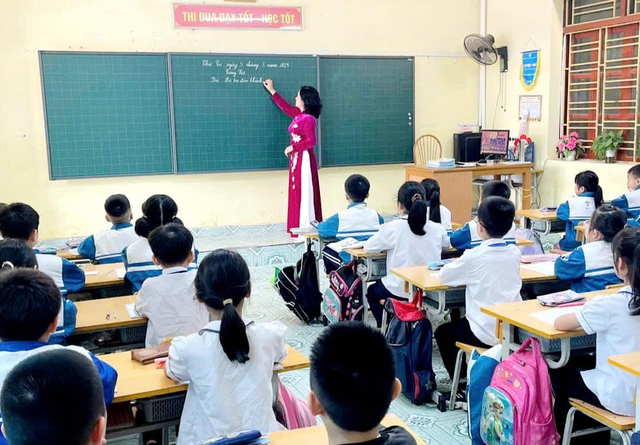 Dự kiến cách tính tiền lương 1 giờ dạy, dạy thêm giờ của nhà giáo- Ảnh 1.