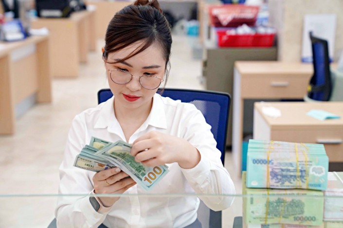 Muốn bỏ trần tín dụng, ngân hàng phải chấp nhận kỷ luật thị trường