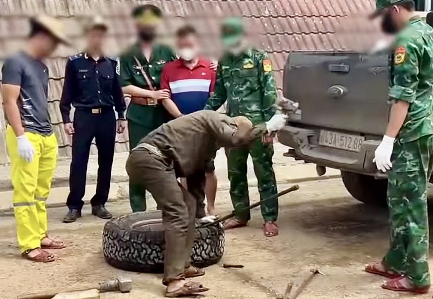 Hải quan phối hợp triệt phá vụ vận chuyển 38 bánh ma tuý qua biên giới