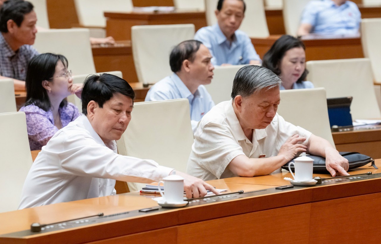 Thông qua Nghị quyết về chính sách đặc biệt trong xây dựng, tổ chức thi hành pháp luật