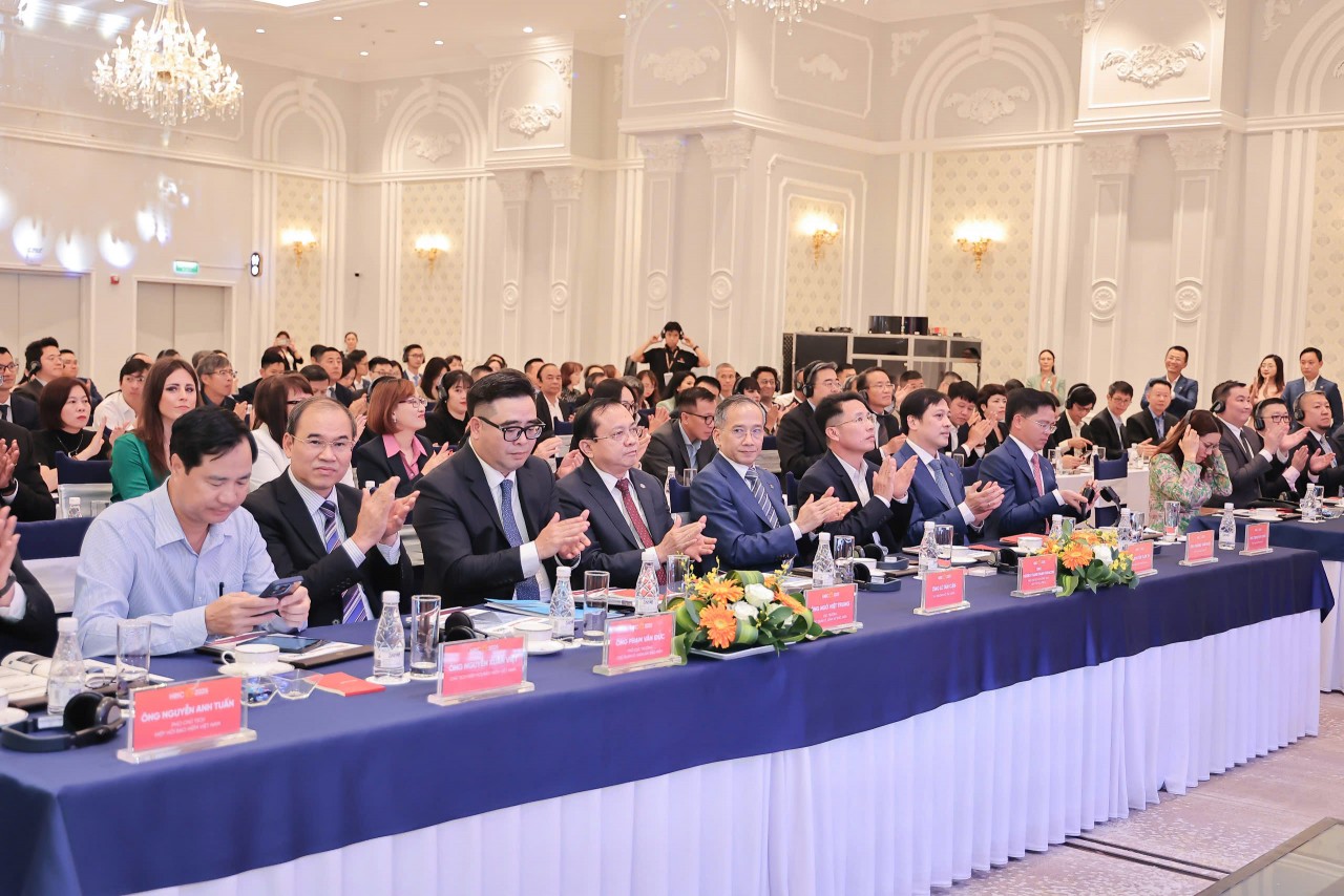 Đổi mới, hoàn thiện thể chế, khơi thông nguồn lực phát triển cho doanh nghiệp bảo hiểm Tạo dựng niềm tin, thống nhất tầm nhìn và chia sẻ trách nhiệm để phát triển thị trường bảo hiểm bền vững