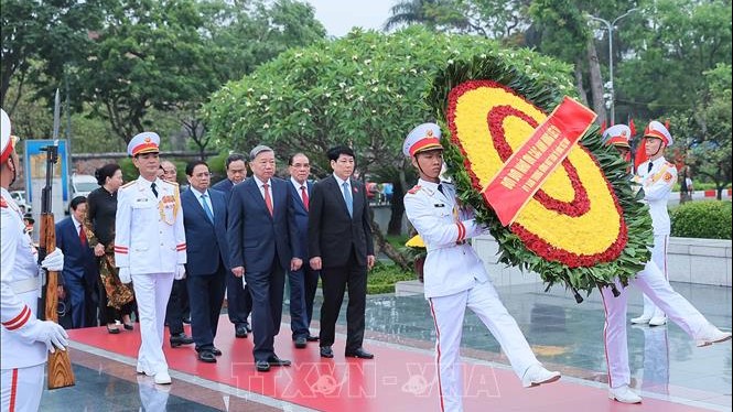 Lãnh đạo Đảng, Nhà nước vào Lăng viếng Bác