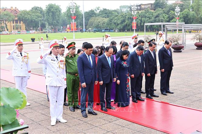 Lãnh đạo Đảng, Nhà nước vào Lăng viếng Bác Chú thích ảnh