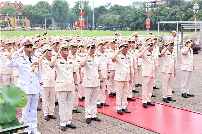 Lãnh đạo Đảng, Nhà nước vào Lăng viếng Bác Chú thích ảnh