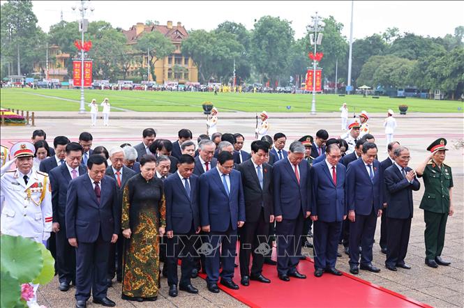 Lãnh đạo Đảng, Nhà nước vào Lăng viếng Bác Chú thích ảnh