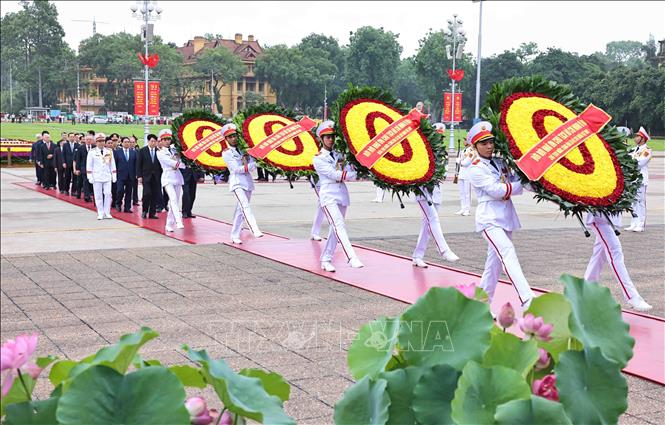 Lãnh đạo Đảng, Nhà nước vào Lăng viếng Bác Chú thích ảnh