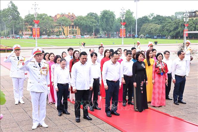 Lãnh đạo Đảng, Nhà nước vào Lăng viếng Bác Chú thích ảnh