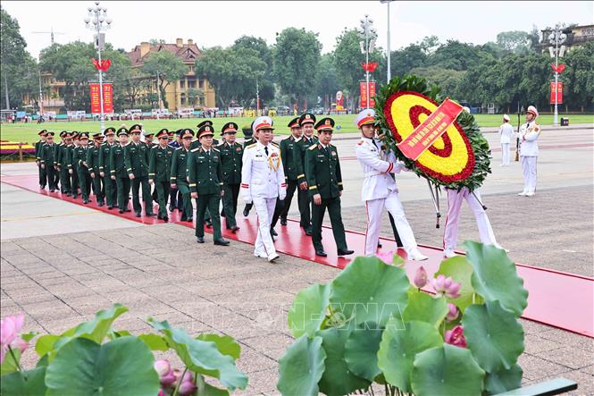 Lãnh đạo Đảng, Nhà nước vào Lăng viếng Bác Chú thích ảnh