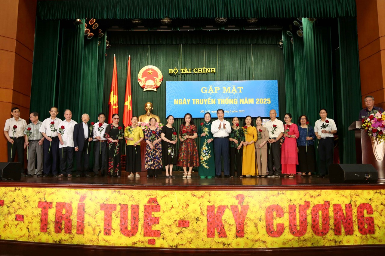 Ban liên lạc hưu trí Bộ Tài chính tổ chức gặp mặt Ngày truyền thống năm 2025