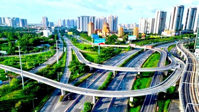 Cơ hội và rủi ro của nhà đầu tư bất động sản siêu đô thị TP. Hồ Chí Minh sau sáp nhập