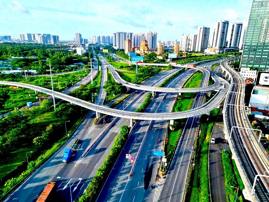 Cơ hội và rủi ro của nhà đầu tư bất động sản siêu đô thị TP. Hồ Chí Minh sau sáp nhập